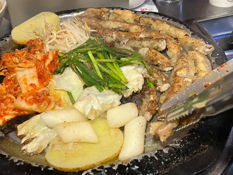 멸치국수 면을 들어올린 모습