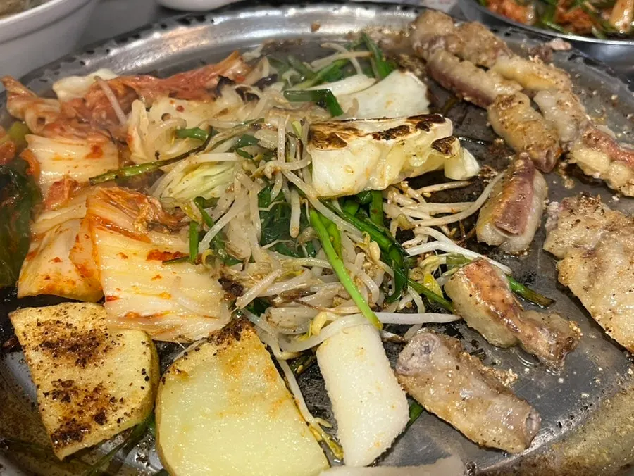 식사 마무리 무렵의 곱창 철판