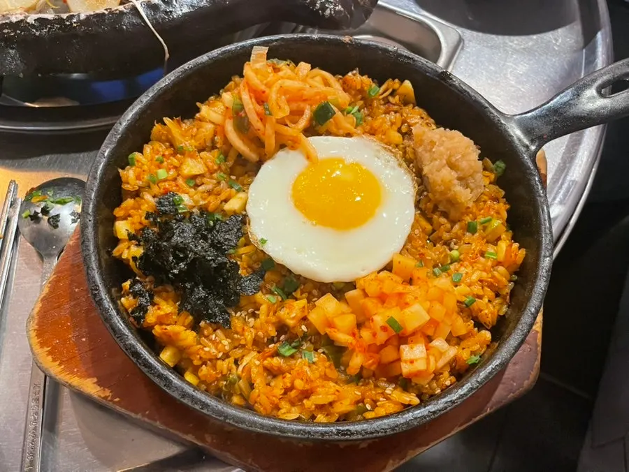진성한우곱창 방이직영점 철판에 구워지는 한우곱창