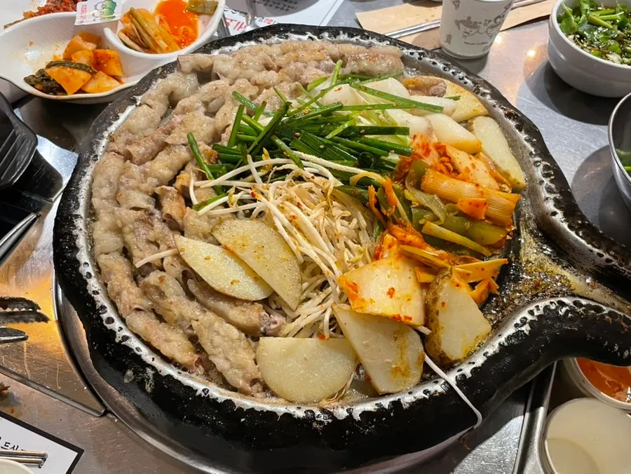 잘 익어 잘라놓은 한우곱창