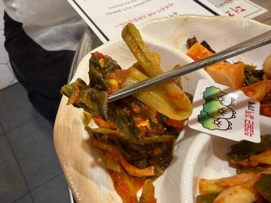 Chonggak kimchi and gat kimchi side dishes