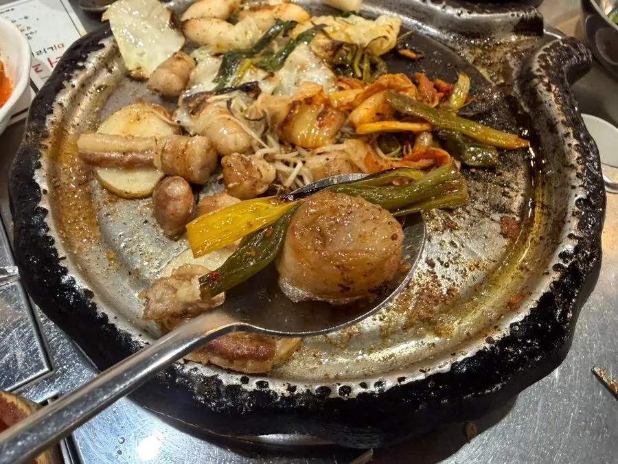 Beef gopchang dipped in minari garlic sauce