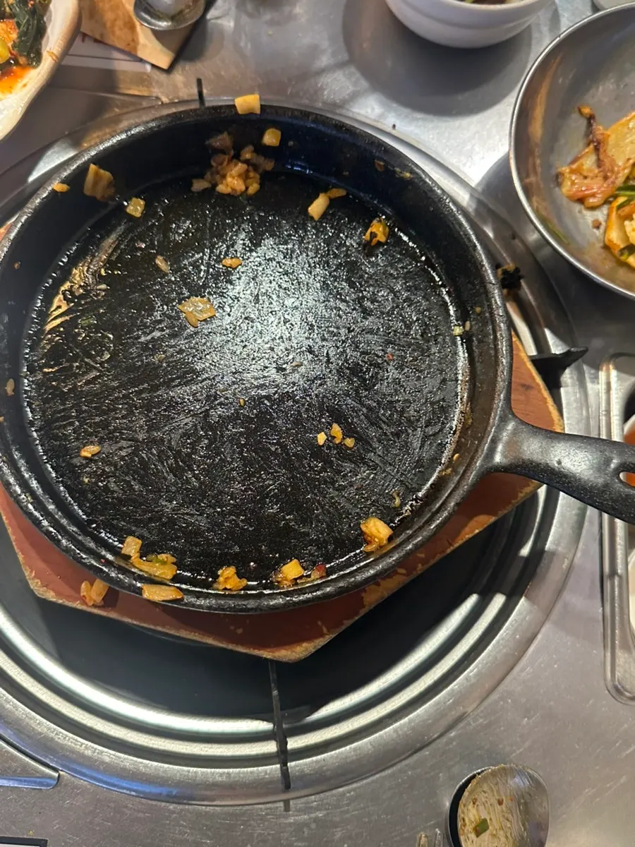 싹 비운 볶음밥 접시