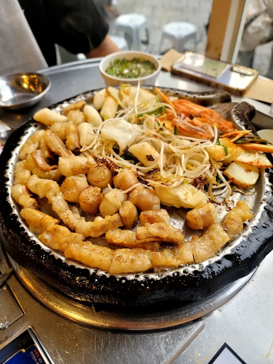 노릇하게 완성된 소곱창과 대창