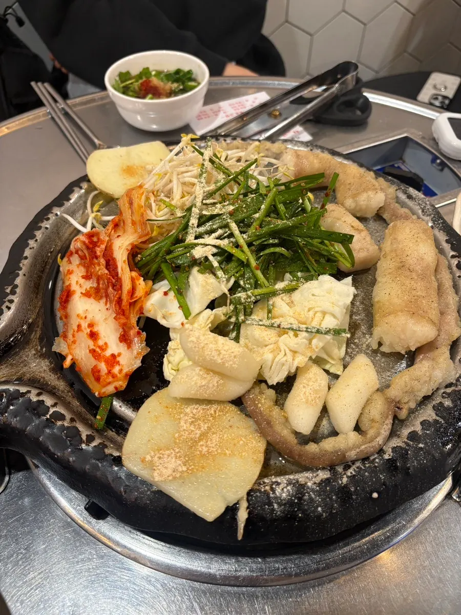 Beef gopchang and daechang on the grill plate