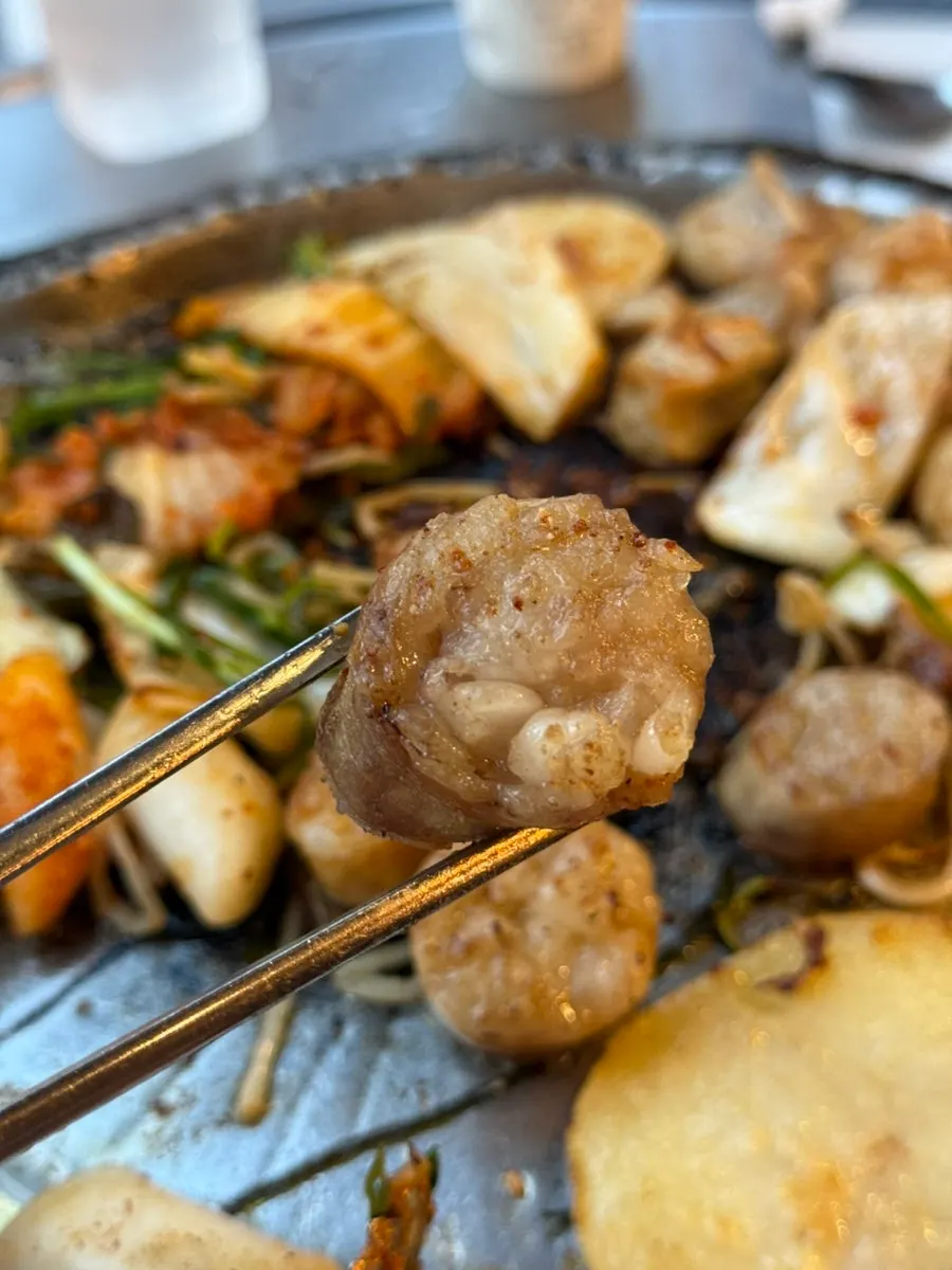 Thick, well-grilled hanwoo daechang