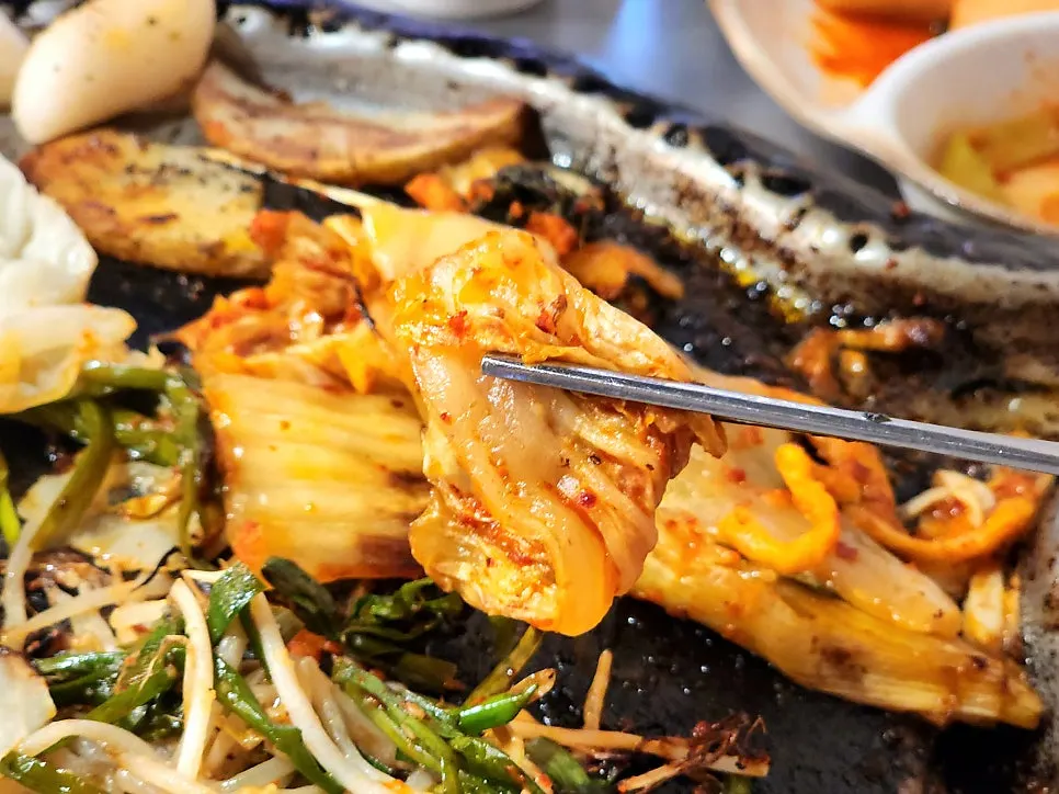 Gopchang dipping sauce with cheongyang chili