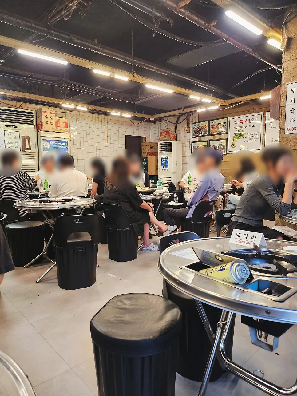 테이블이 놓인 진성한우곱창 가락본점 실내