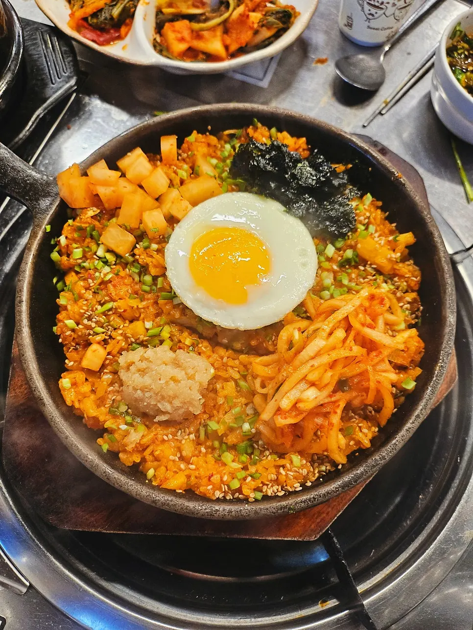 계란프라이가 올라간 깍두기양밥