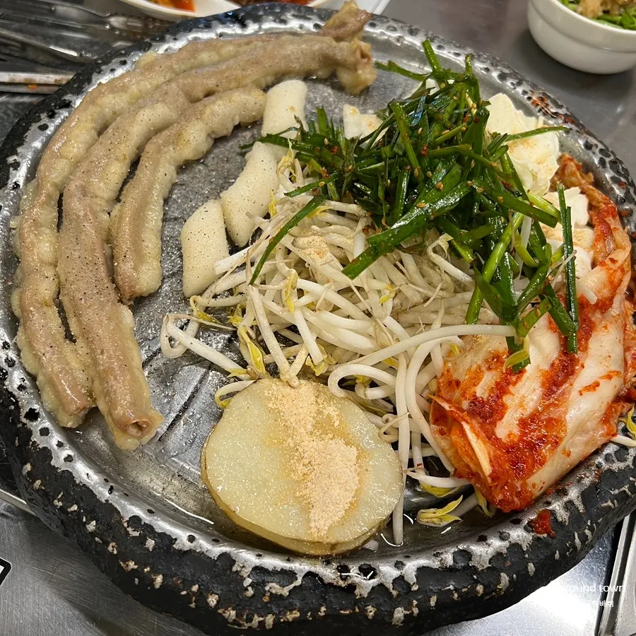 Beef gopchang dipped in sauce