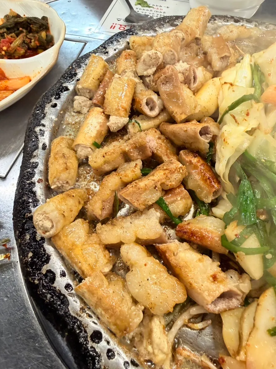 Golden hanwoo gopchang cut into bite-sized pieces