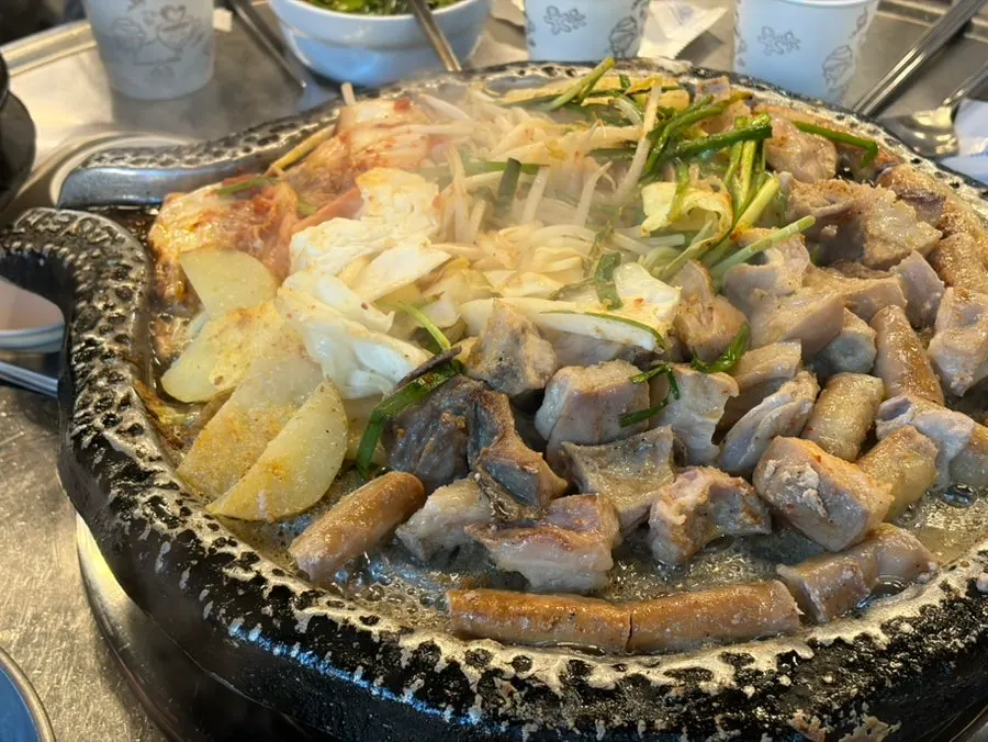 익어가는 한우막창과 야채