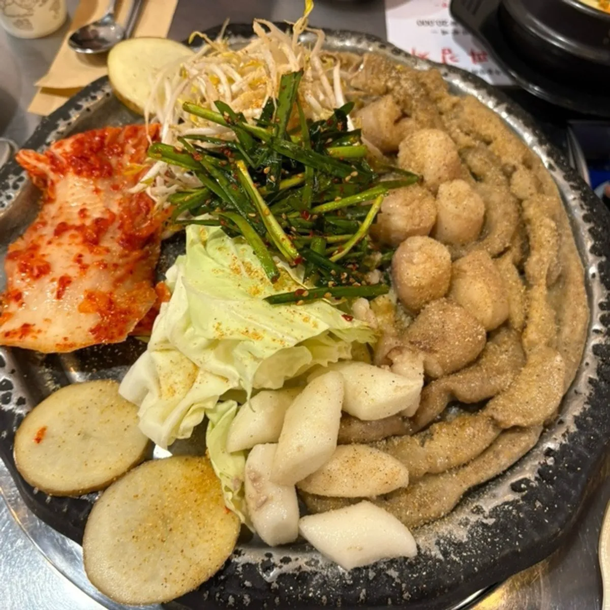 Table set with ordered hanwoo gopchang and makchang