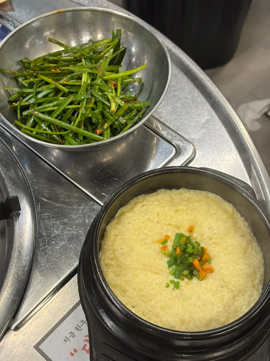 Origin labeling sign showing hanwoo and domestic ingredients