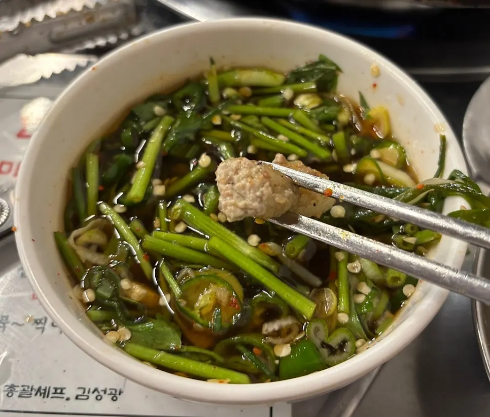 중간 불에서 바삭하게 구워지는 곱창