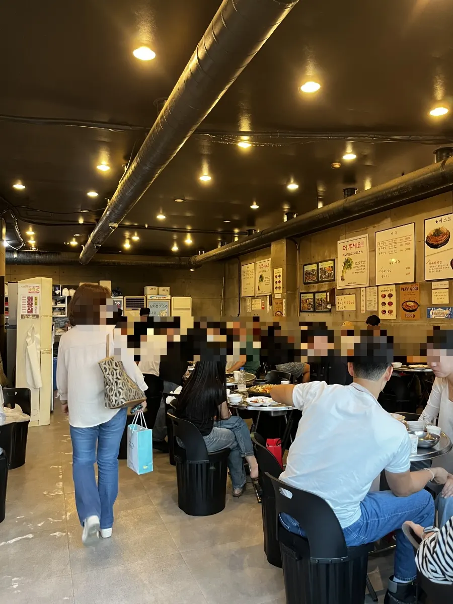 Hanwoo gopchang on the grill at Jinseong Hanwoo Gopchang Sindang Direct Branch
