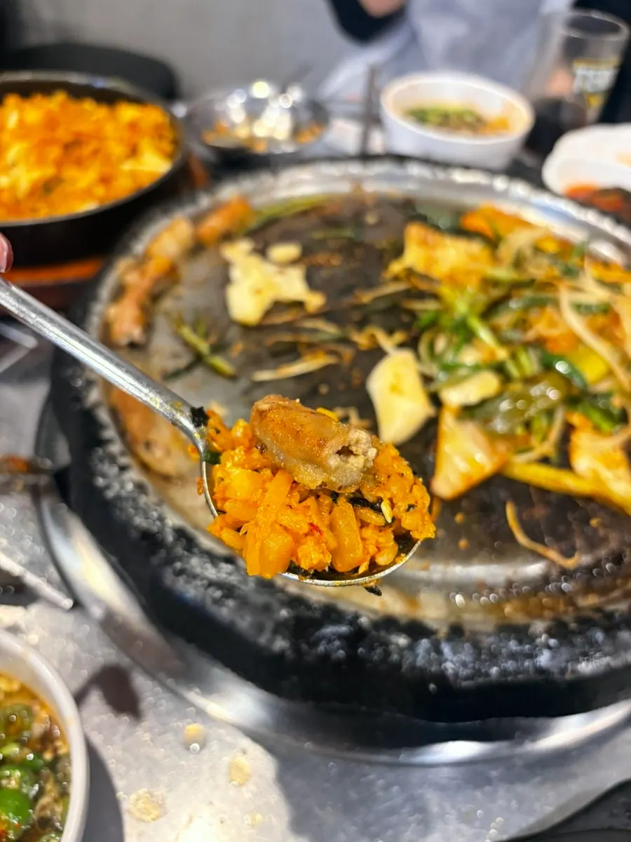 Beef gopchang placed on top of fried kkakdugi fried rice
