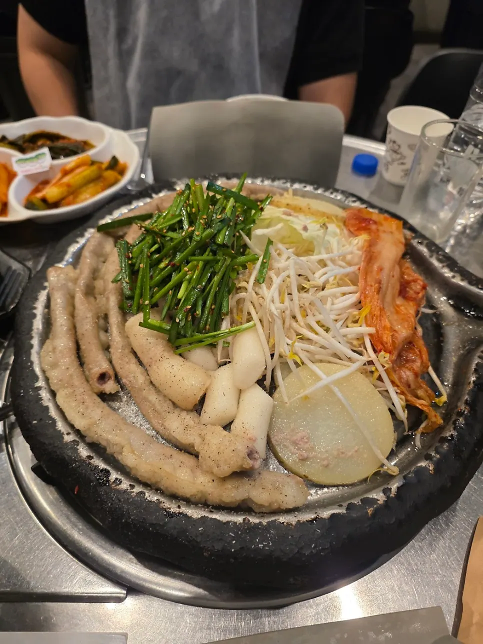 김치 3종과 미나리 마늘 소스