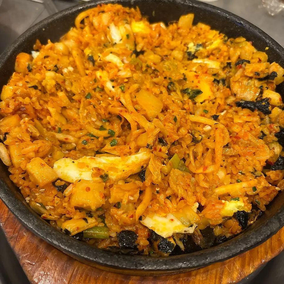철판에 올려진 깍두기양밥