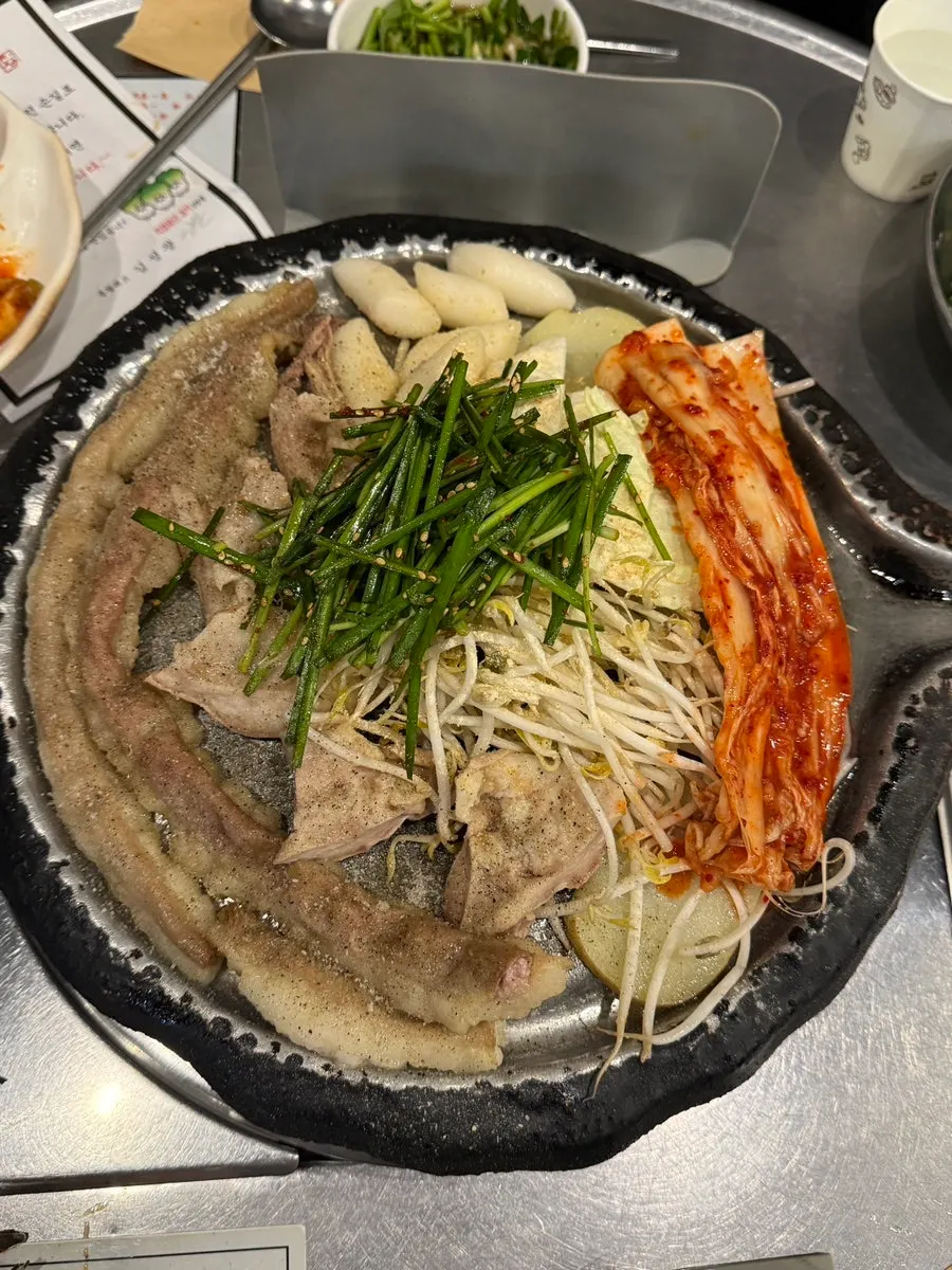 Ordered 2 servings of gopchang and 1 serving of makchang