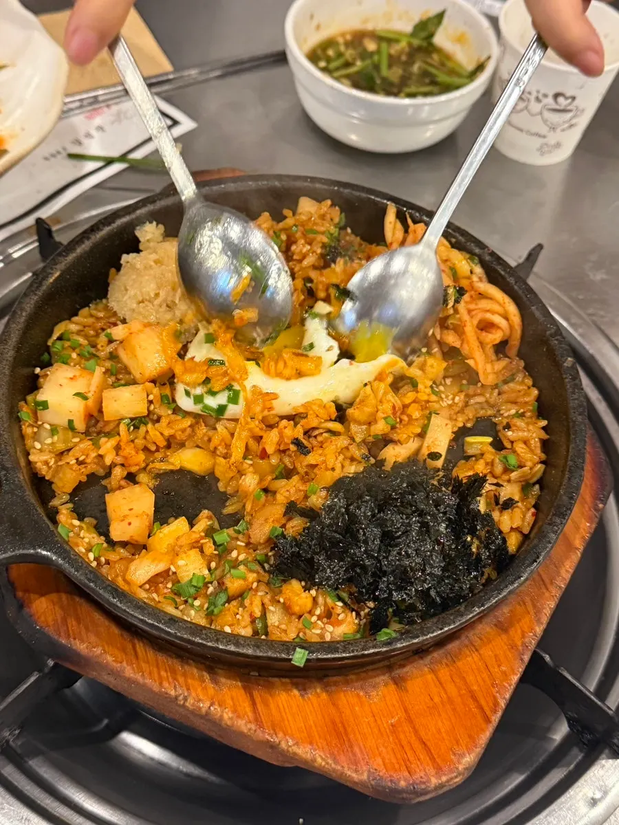 Finished kkakdugi onion fried rice