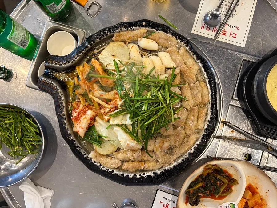 Cut gopchang and vegetables after the timer went off