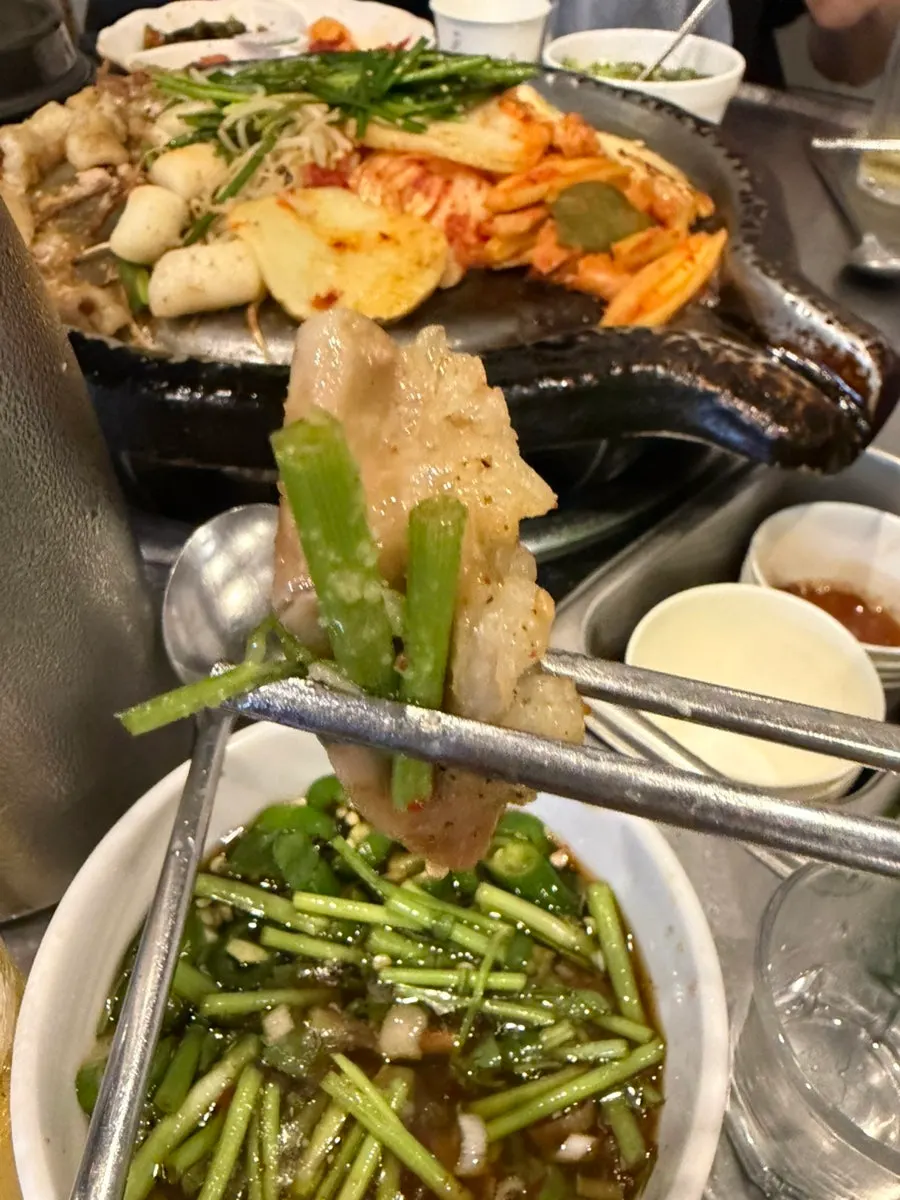 소맥과 함께 먹는 한우곱창 한 점