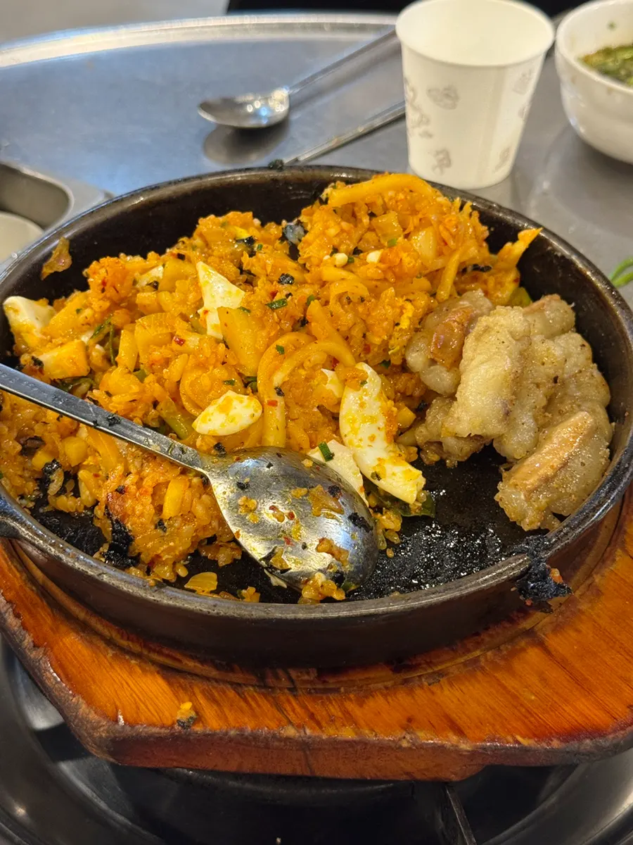 Kkakdugi yangbap topped with a fried egg