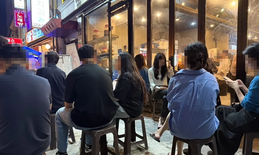 Evening waiting line stretching out in front of the restaurant