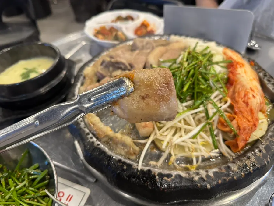 저녁 시간 진성한우곱창 신당점 외부 모습