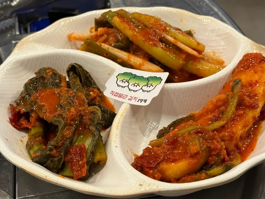 Table set with the 3-kind homemade kimchi set