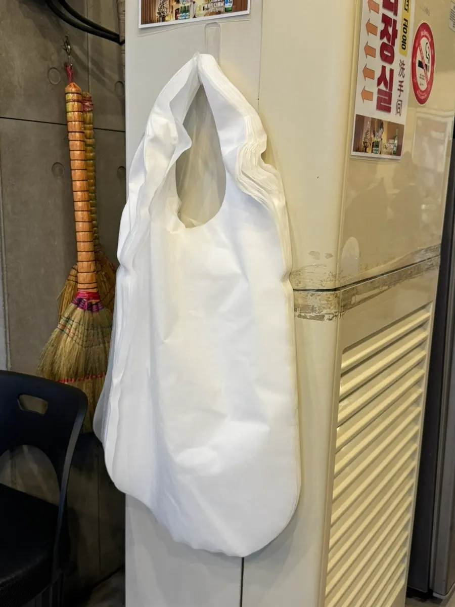 진성한우곱창 신당점 약 30석 내부 좌석