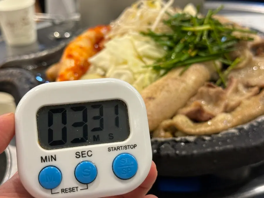 Grilling timer placed on the table