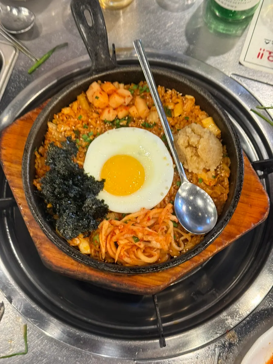 완성된 깍두기 특양 볶음밥