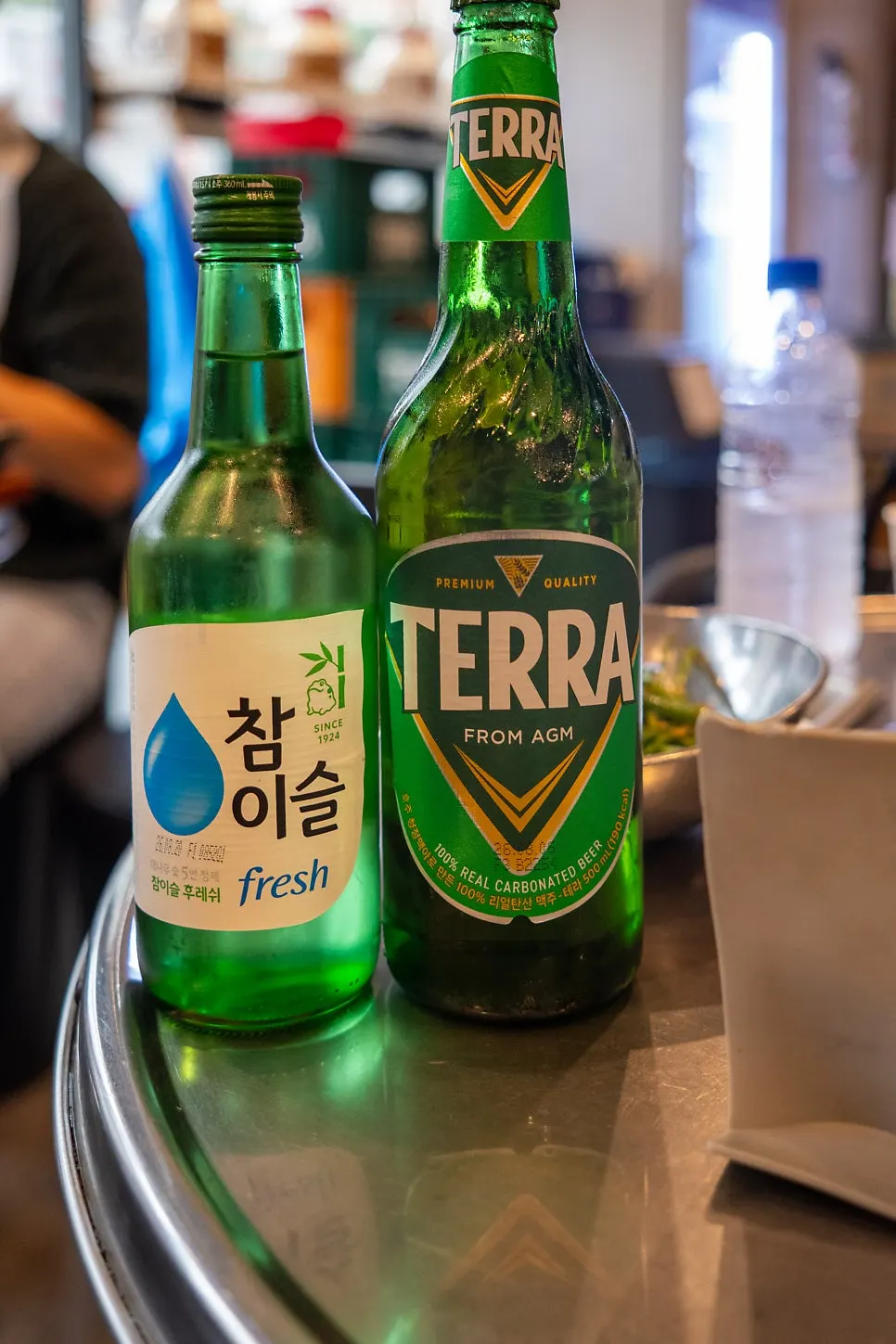 Glasses and water set on the table at Jinseong Hanwoo Gopchang