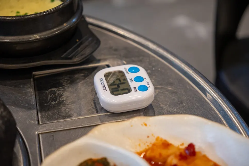 Timer set on the table for grilling the gopchang
