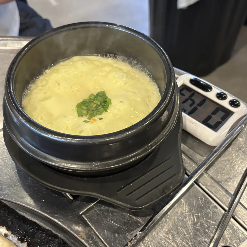 밑반찬으로 나온 포슬포슬한 계란찜