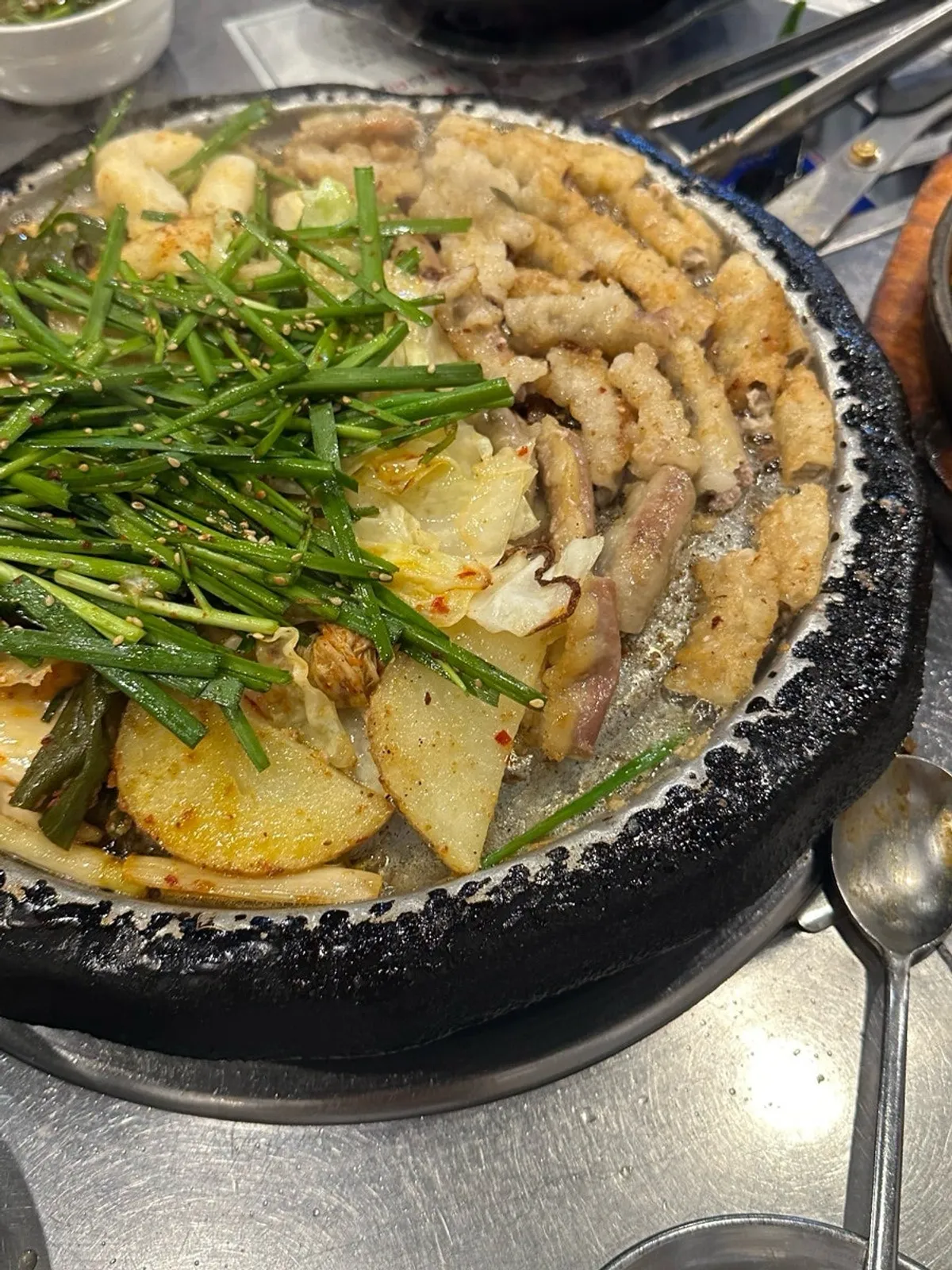 노릇하게 구워진 신당동 한우곱창