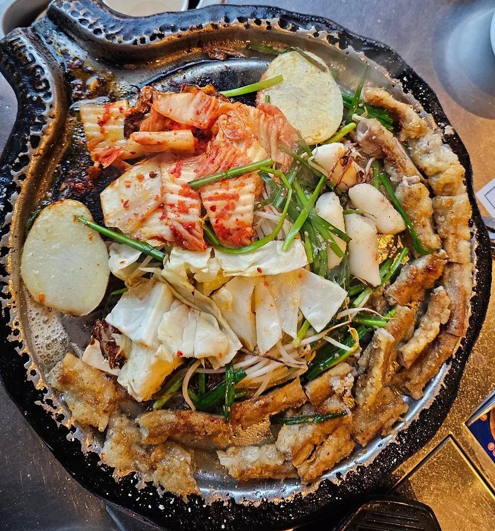 먹기 좋은 크기로 자른 한우곱창구이