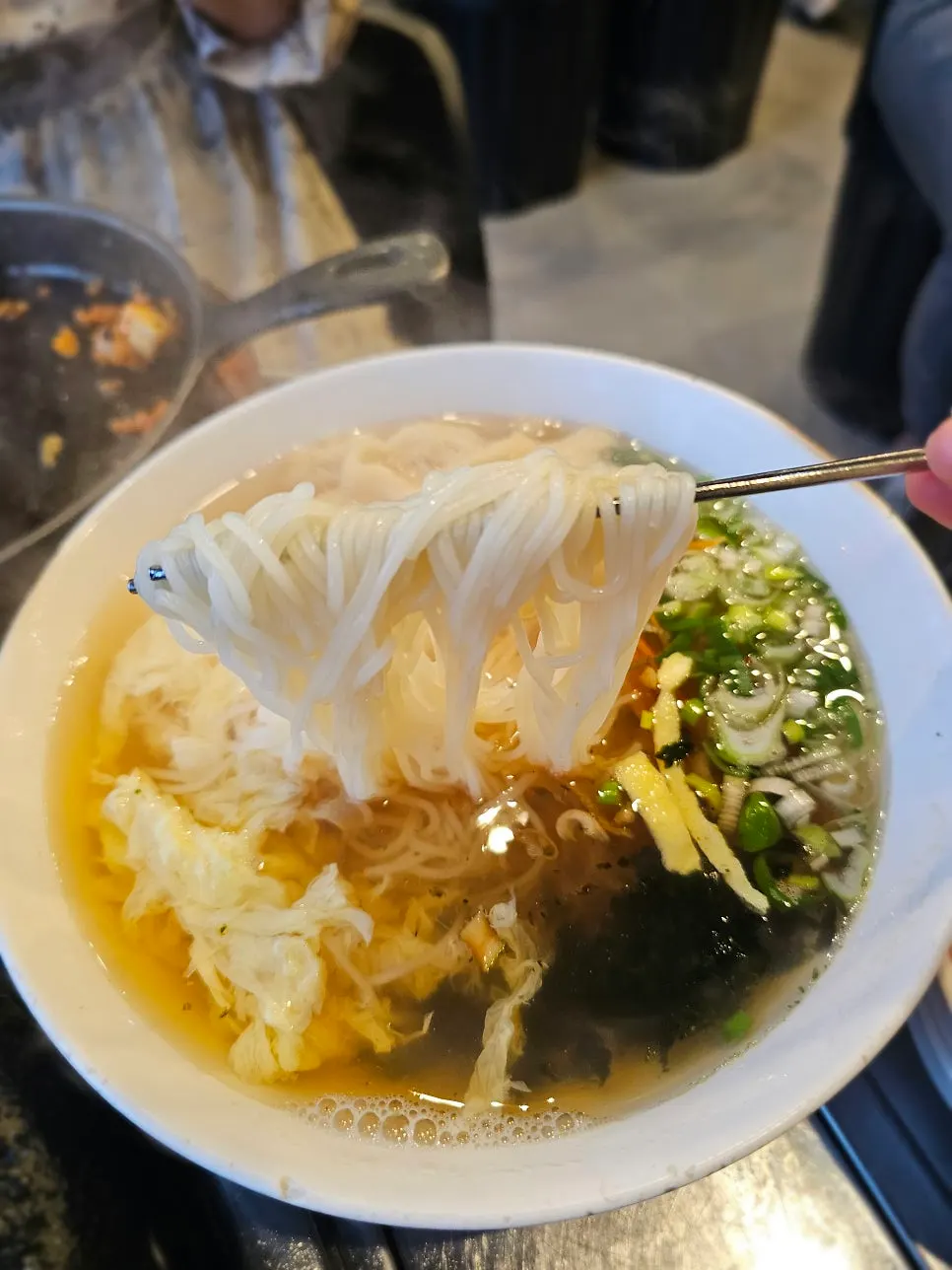 재료를 섞어 비빈 깍두기양밥