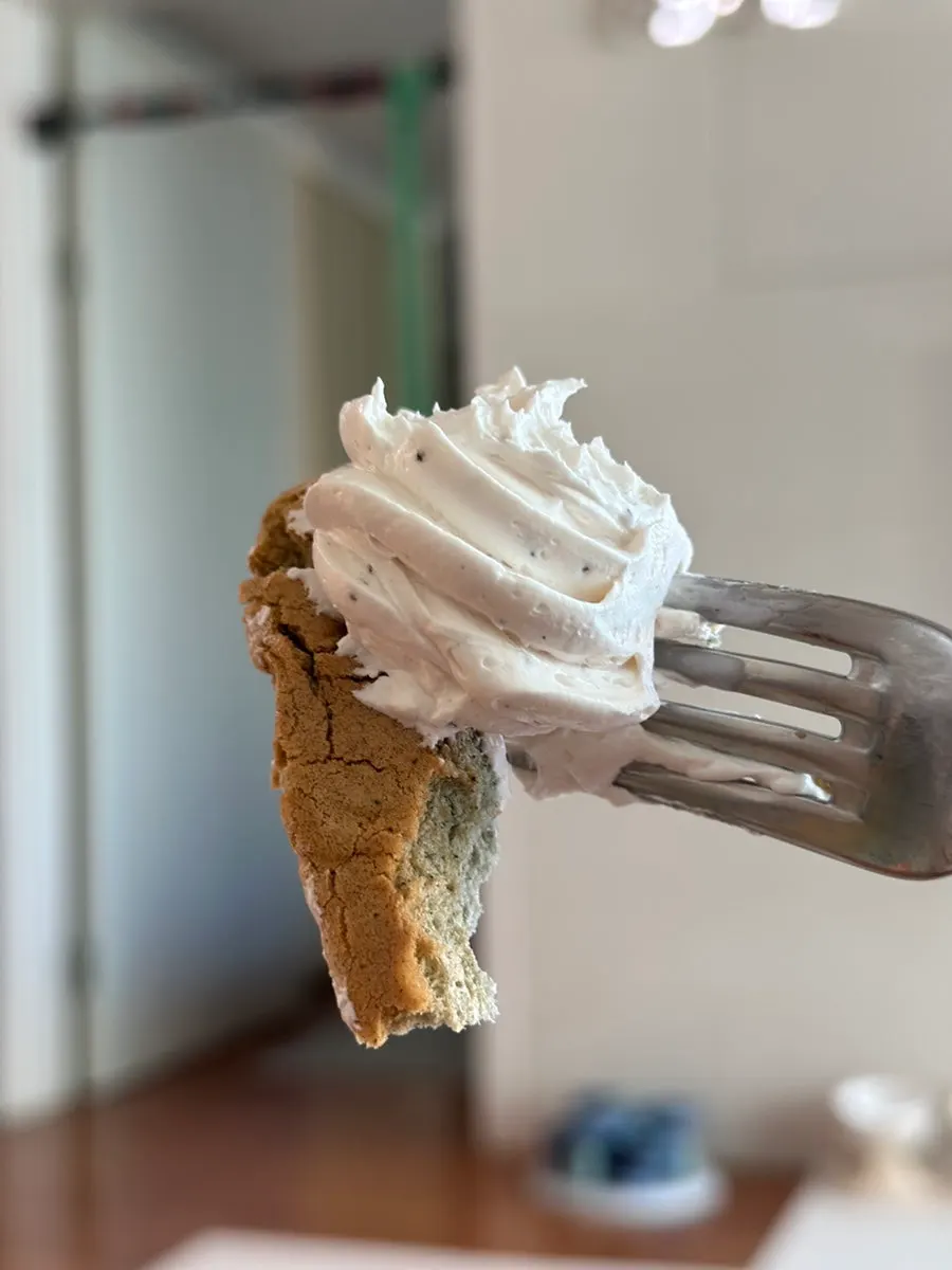 Mugwort castella topped with earl grey whipped cream