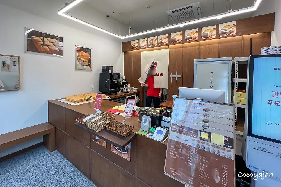 Interior of the takeout-only Jinsim Castella Gimpo Gurae branch