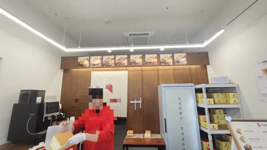 테이크아웃 디저트로 포장한 카스테라