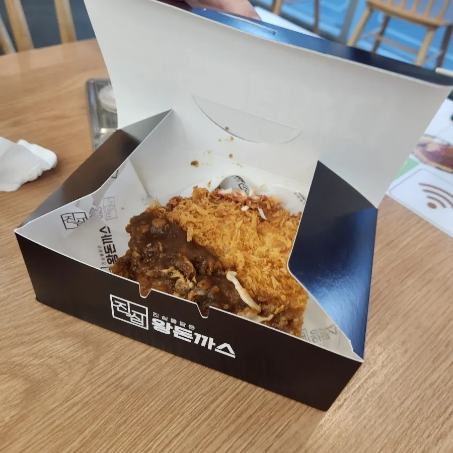매장 코너에 비치된 포장용 상자