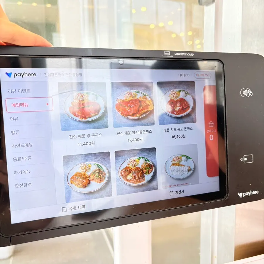 Corner with self-serve packing containers