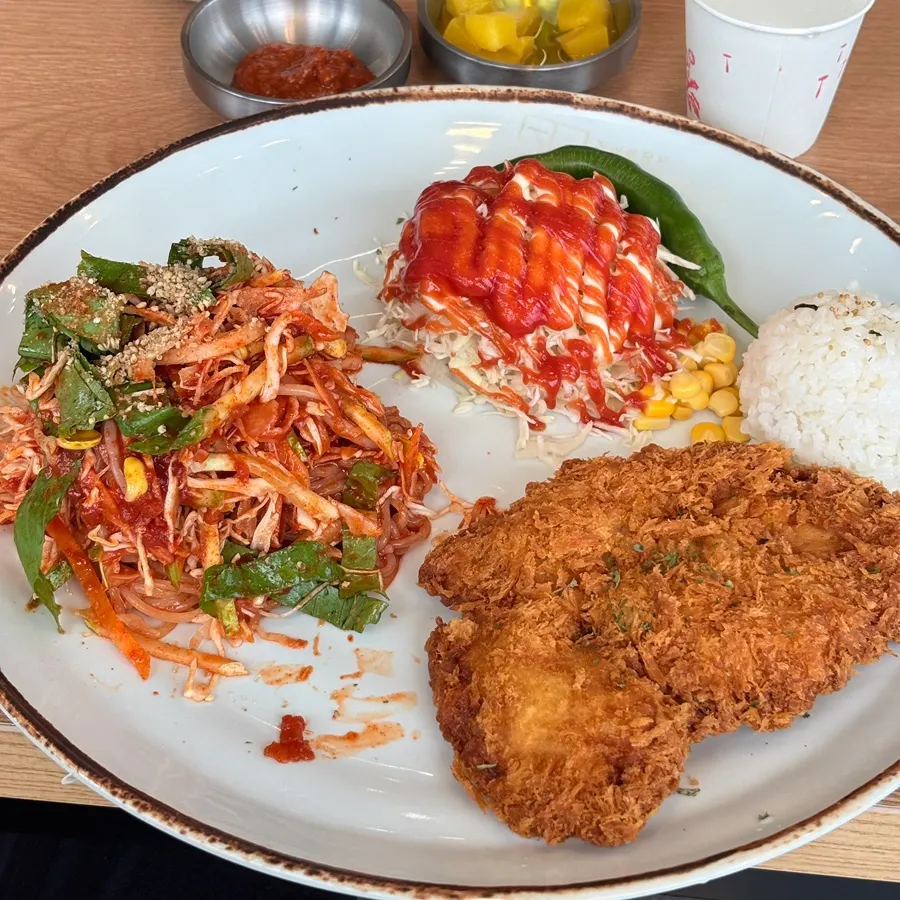 Cucumber peppers served with the cutlet
