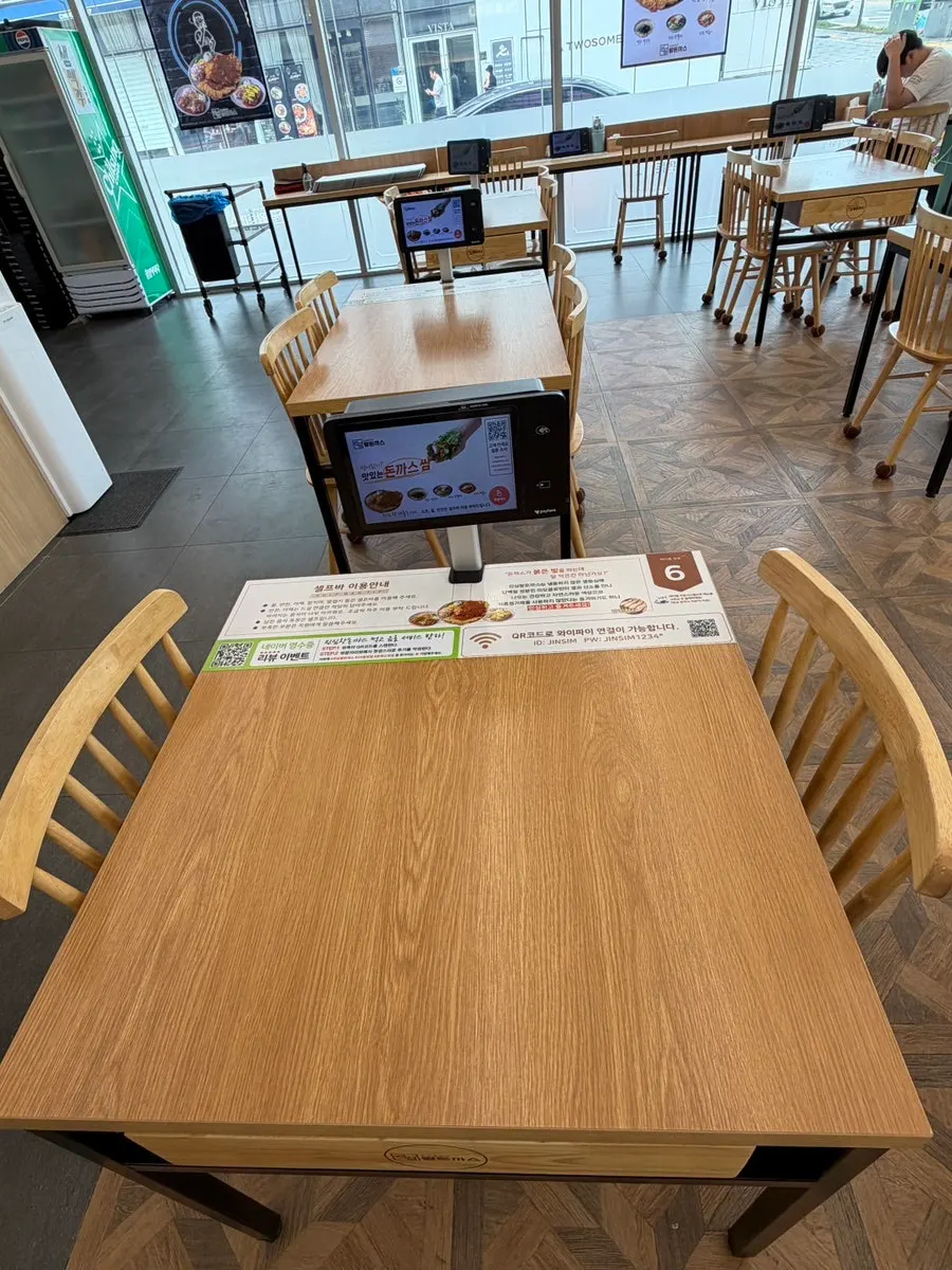 Bright, open interior of Jinsim Wang Donkatsu Cheonan Buldang