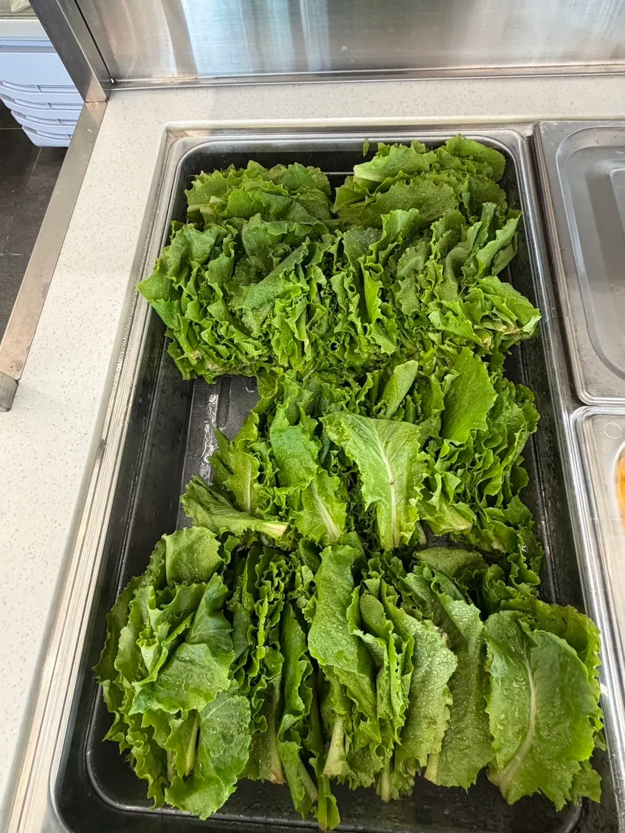 Lettuce and ssamjang for wrapping pork cutlet