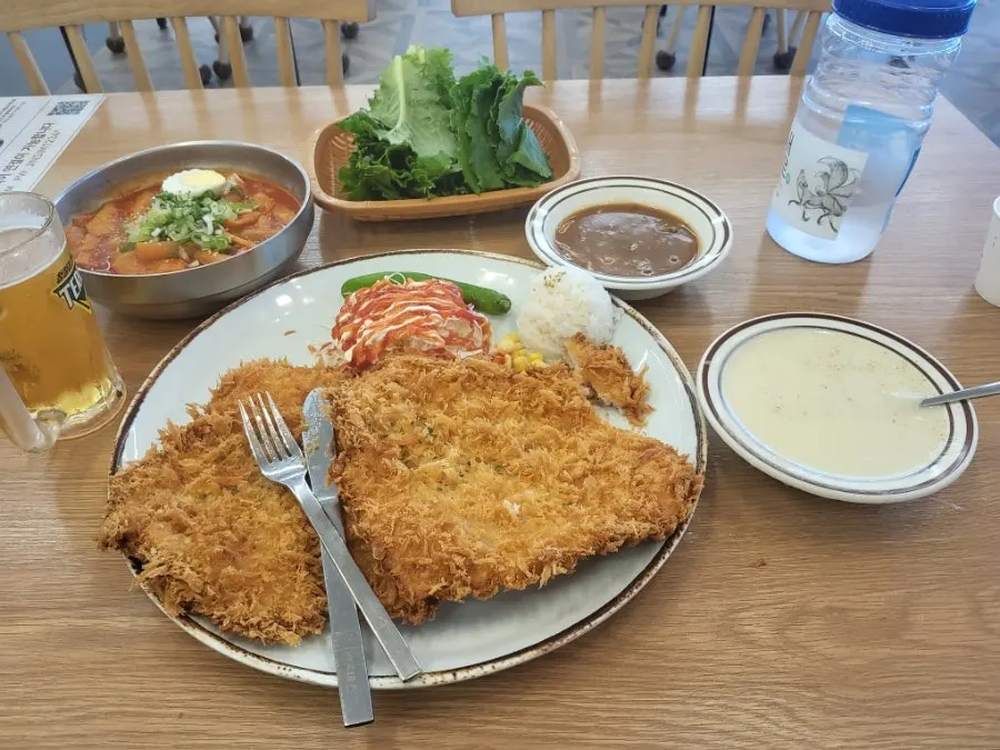 Wang donkatsu and spicy jjolmyeon together on the table