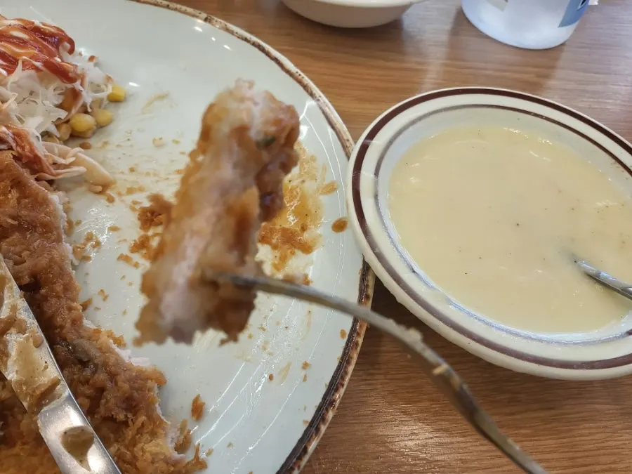 Picking up a piece of the cutlet